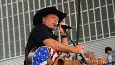 Country star John Michael Montgomery injured in serious tour bus accident: 'Difficult situation' - foxnews.com - USA - Kentucky - Indiana - Tennessee - county Love