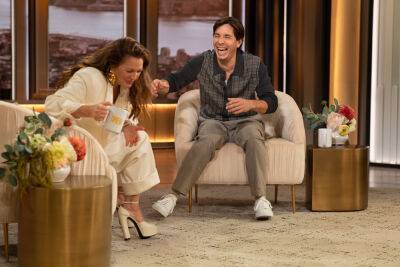Justin Long - Justin Long Joins Drew Barrymore For Emotional Reunion On ‘The Drew Barrymore Show’ - etcanada.com - New York - Canada - county Harper