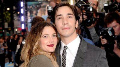 Drew Barrymore and Justin Long Recall 'Hedonistic' Romance During Tearful Reunion - www.etonline.com - county Drew