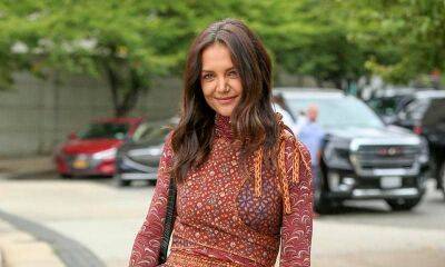 Katie Holmes - Katie Holmes wows in a colorful dress at New York Fashion Week - us.hola.com - New York - New York