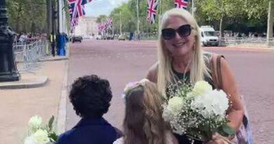 Holly Willoughby - Alison Hammond - Vanessa Feltz - Elizabeth Ii II (Ii) - Celebs who've paid tribute to the Queen at Buckingham Palace – including Holly Willoughby - ok.co.uk - Britain - Scotland - London