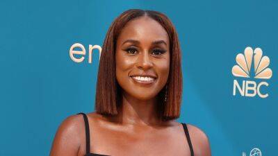 Issa Rae - Issa Rae Is a Vision at the 2022 Emmys - etonline.com - Los Angeles