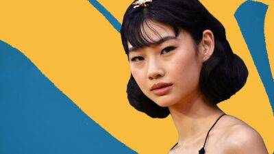 Louis Vuitton - HoYeon Jung's Old Hollywood Bob at the Emmys Deserves an Award of Its Own - glamour.com - Britain - North Korea