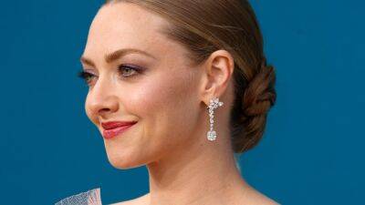 Toni Collette - Amanda Seyfried - Spring Summer - Amanda Seyfried Served Up Mermaidcore on the 2022 Emmys Red Carpet - glamour.com - California - city Downtown - county Holmes - city Elizabeth, county Holmes - city Los Angeles, state California