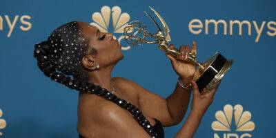 Emmy Awards - Sheryl Lee-Ralph - 'Abbott Elementary's Sheryl Lee Ralph Wins First Emmy; Sings 'Endangered Species' During Acceptance Speech - justjared.com