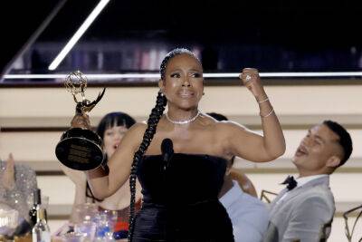 Alex Borstein - Kate Mackinnon - Juno Temple - Hannah Einbinder - Sarah Niles - Janelle James - Sheryl Lee Ralph Sings And Sheds Tears In Powerful Speech For First Emmy Win For ‘Abbott Elementary’ - etcanada.com - Los Angeles