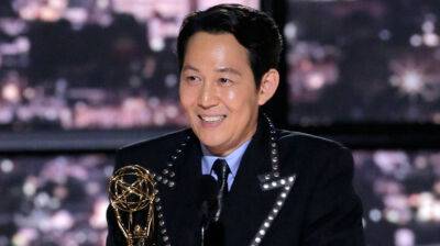 Emmy Awards - Adam Scott - Bob Odenkirk - 'Squid Game' Star Lee Jung-jae Makes History with Lead Actor Win at Emmys 2022 - justjared.com - Britain - Los Angeles - county Lee - county Ozark