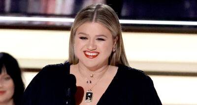Kelly Clarkson - Emmy Awards - Kelly Clarkson Presents Lead Actress Award to Zendaya at Emmy Awards 2022 - justjared.com - Los Angeles