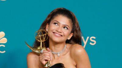 Tom Holland - Kevin Frazier - Kenan Thompson - Zendaya Talks Momentous Emmy Win and 'Loved Ones' in Acceptance Speech (Exclusive) - etonline.com