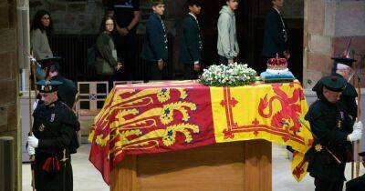 Jimi Hendrix - Freddie Mercury - princess Margaret - Queen's uniquely adapted coffin is lead-lined and so heavy it needs extra pallbearers - ok.co.uk - city Sandringham - county King George - county Imperial
