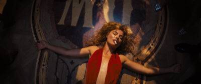 NSFW ‘Babylon’ Trailer Drops Starring Margot Robbie, Brad Pitt & Diego Calva - etcanada.com - Los Angeles - county Stone
