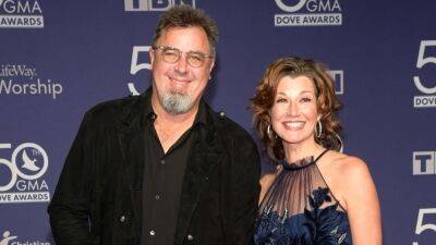 Vince Gill - Amy Grant - Vince Gill Shares Wife Amy Grant Health Update After Her Bike Accident (Exclusive) - etonline.com - Nashville