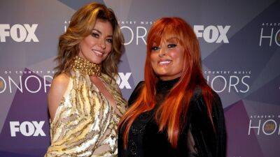 Shania Twain - Wynonna Judd - Acm Awards - Cassie Dilaura - Shania Twain on Wynonna Judd's 'Beautiful' Friendship, Bonding Over Their Musical Mothers (Exclusive) - etonline.com - Tennessee - city Nashville, state Tennessee