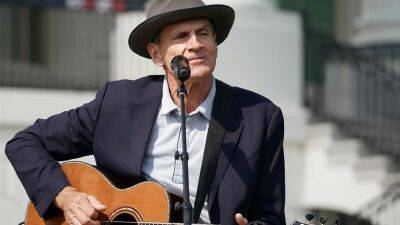 James Taylor - Hillary Clinton - Barack Obama - James Taylor sings 'Fire and Rain' to kick off White House Inflation Reduction Act celebration - foxnews.com