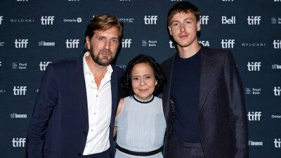 Ruben Ostlund - ‘Triangle of Sadness’ Director Dedicates Emotional North American Premiere in Toronto to Late Star Charlbi Dean Two Weeks After Her Death - variety.com - New York - USA - South Africa - county Harris - city Dickinson, county Harris