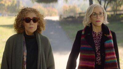 Jane Fonda - Lily Tomlin - Paul Weitz - Malcolm Macdowell - ‘Moving On’ Review: Lily Tomlin and Jane Fonda Stick It to the Man in Irreverent Reunion - variety.com - Britain - USA