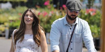 Paul Khoury - Ashley Greene - Pregnant Ashley Greene Buys Some Flowers For Her Garden Ahead of Welcoming First Baby - justjared.com - Los Angeles - county Ashley