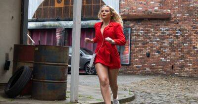 ITV Coronation Street's Millie Gibson reveals special nod to Kelly viewers may miss during exit and souvenier she has taken from set. - manchestereveningnews.co.uk