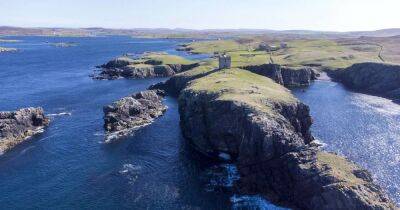 Beautiful Scots island complete with 6-bed 17th century mansion described as 'rare prize' hits market - dailyrecord.co.uk - Britain - Scotland