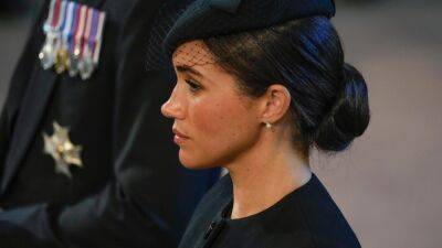 Meghan Markle - Prince Harry - Elizabeth Ii - Williams - Meghan Markle Honored the Queen by Wearing Gifted Pearl and Diamond Earrings - glamour.com - London - California - county Hall - city Westminster, county Hall