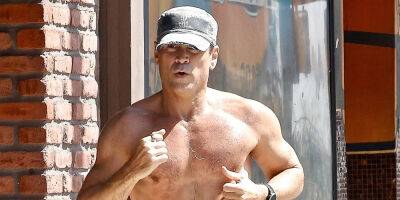 Colin Farrell - Barry Keoghan - Brendan Gleeson - Colin Farrell Goes Shirtless For A Run in LA After Venice Film Festival Appearance - justjared.com - Los Angeles