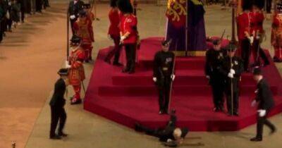 Royal guard suddenly collapses next to Queen's coffin on first night of lying in state - manchestereveningnews.co.uk - London - county Hall - Manchester - city Westminster, county Hall