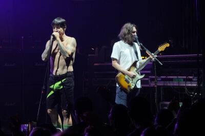 John Frusciante - Josh Klinghoffer - Anthony Kiedis - Red Hot - Red Hot Chili Peppers, Reinvigorated by John Frusciante’s Return, Jam Through Chart Toppers at Apollo Theater Show: Concert Review - variety.com - Chad - city Harlem - county Love