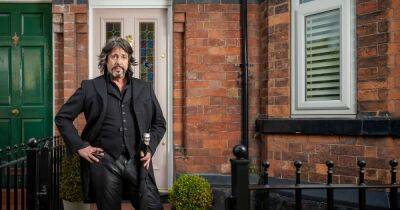 Changing Rooms fans slam Laurence Llewelyn-Bowen's bedroom makeover as 'horrendous' - ok.co.uk - Italy