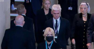 Holly Willoughby - Phillip Schofield - Elizabeth II - Buckingham Palace - Charles - ITV This Morning's Holly Willoughby tearful as she joins emotional Phillip Schofield to see Queen lie in state - dailyrecord.co.uk - Britain - Scotland - county Hall - county Windsor - city Westminster, county Hall