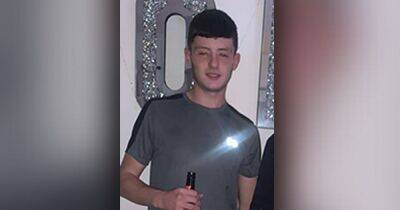 Evening News - Boy, 17, who died after being found 'screaming for help' in garden named as murder probe launched - manchestereveningnews.co.uk - Manchester - county Russell - county Riley