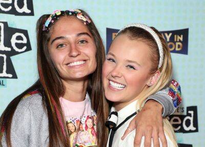 Tiktok - JoJo Siwa Hilariously Claps Back After Being Trolled For Taking New Girlfriend Avery Cyrus On A Date To Chuck E. Cheese - etcanada.com