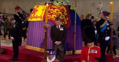 prince Harry - Beatrice Princessbeatrice - Zara Tindall - princess Royal - Peter Phillips - Williams - Harry appears in military uniform as Queen's grandchildren hold emotional vigil at her coffin - manchestereveningnews.co.uk - county Hall - city Westminster, county Hall - Afghanistan