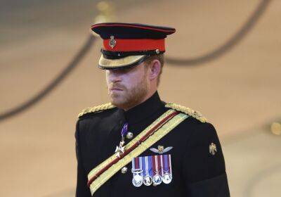 Meghan Markle - Zara Tindall - Peter Phillips - Williams - Prince Harry Wears Military Uniform For Royal Vigil After Receiving Special Permission - etcanada.com - California - county Hall - city Westminster, county Hall