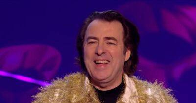 Oti Mabuse - Joel Dommett - Jonathan Ross - Davina Maccall - Peter Crouch - Bee Gees - ITV The Masked Dancer viewers distracted by Jonathan Ross' appearance as he transforms into character - manchestereveningnews.co.uk - county Ross