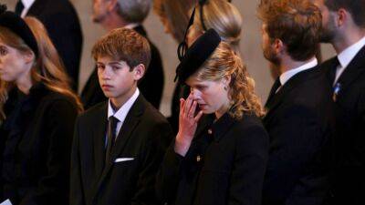 prince Harry - Zara Tindall - princess Beatrice - Elizabeth Ii Queenelizabeth (Ii) - Peter Phillips - Williams - Queen Elizabeth II's youngest grandchild, James, Viscount Severn, 14, stands vigil at her coffin - foxnews.com - county Hall - city Westminster, county Hall - county Prince Edward