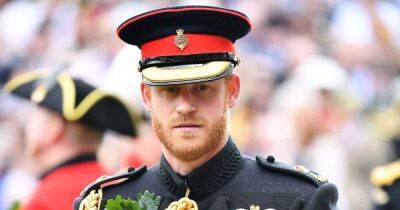 Meghan Markle - Zara Tindall - princess Beatrice - Prince Harry - Elizabeth Ii Queenelizabeth (Ii) - Peter Phillips - Williams - Prince Harry’s Military Uniform at Queen Elizabeth II’s Vigil Did Not Feature His Grandmother’s Initials - usmagazine.com - county Hall - city Westminster, county Hall