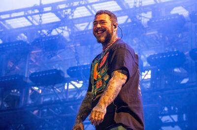 Dre London - Post Malone Takes Nasty Fall Off Stage During St. Louis Show, Medics Rush To His Aid - etcanada.com - county St. Louis