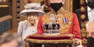 Elizabeth Queenelizabeth - Queen Elizabeth's Imperial State Crown - Details & Estimated Worth Revealed (It's in the Billions) - justjared.com - Britain - county Imperial