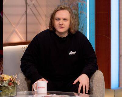 Lewis Capaldi Reveals He’s Been Kicked Off Tinder Because People Think He’s ‘Fake’ - etcanada.com - Dublin