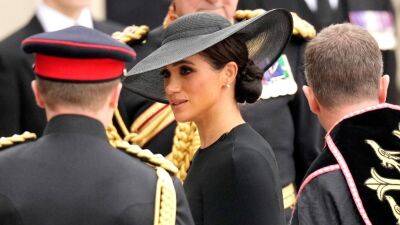 prince Harry - Meghan Markle - Prince Harry - Elizabeth Ii Queenelizabeth (Ii) - Charles Iii III (Iii) - Queen Elizabeth Ii - Meghan Markle Attends Queen Elizabeth II's Funeral Wearing Touching Tribute - etonline.com - Britain - California - county Hall - Indiana - city Westminster, county Hall - county Prince Edward