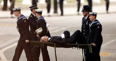Police officer collapses during Queen's funeral and is carried away on stretcher - www.dailyrecord.co.uk - Scotland - Beyond
