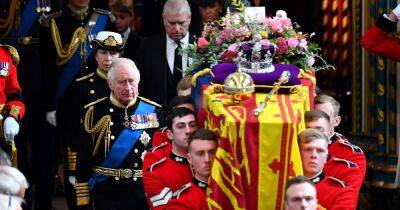 prince Andrew - Elizabeth Ii Queenelizabeth (Ii) - princess Anne - Charles Iii III (Iii) - Williams - the late prince Philip - King Charles III Picked Out Floral Wreath, Wrote Letter for Queen Elizabeth II’s Casket: Read His Note - usmagazine.com - Britain - county Prince Edward