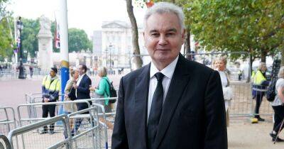 Eamonn Holmes' savage dig at former ITV This Morning co-stars Holly Willougby and Phillip Schofield over 'queue jump' - www.manchestereveningnews.co.uk - county Hall