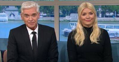 Holly Willoughby - Phillip Schofield - Susanna Reid - David Beckham - Phil Willoughby - Alice Beer - Petition to axe This Morning's Holly and Phil launched after 'queue jump' - ok.co.uk - county Hall - city Westminster, county Hall