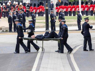 Windsor Castle - Royal Family - Charles Iii - Buckingham Palace Staff Member, Police Officer Collapse During The Queen’s Funeral - etcanada.com - county Hall - city Westminster, county Hall