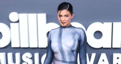 Kylie Jenner - Kylie Jenner goes topless to show off post-body body - wonderwall.com