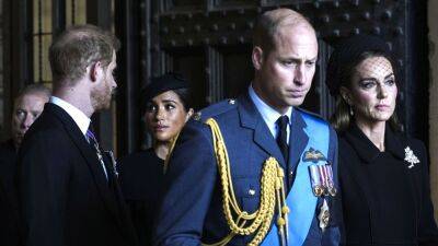 prince Harry - Meghan Markle - queen Elizabeth - Katie Nicholl - Prince Harry - prince William - William Princeharry - What Prince Harry and Prince William's Interaction at Queen Elizabeth's Funeral Says About Their Relationship - etonline.com - county Hall - city Westminster, county Hall