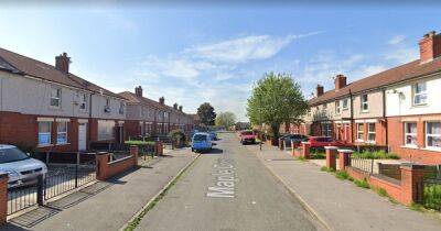 Front door of home set alight by four people in early hours - manchestereveningnews.co.uk - county Oldham