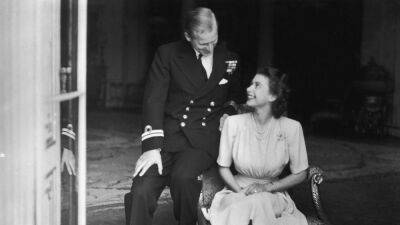 Windsor Castle - princess Margaret - Elizabeth Ii - Westminster Abbey - Patrick - Rare, Previously Unseen Photos of Queen Elizabeth Were Just Released by Buckingham Palace - glamour.com - Scotland - county King George