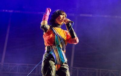 Watch Yeah Yeah Yeahs debut new song ‘Lovebomb’ at Chicago show - www.nme.com - Chicago